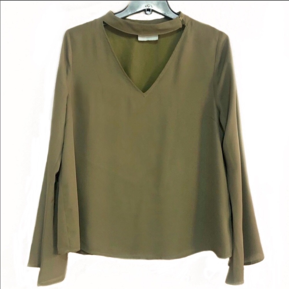 NWOT - Skies Are Blue Choker Blouse